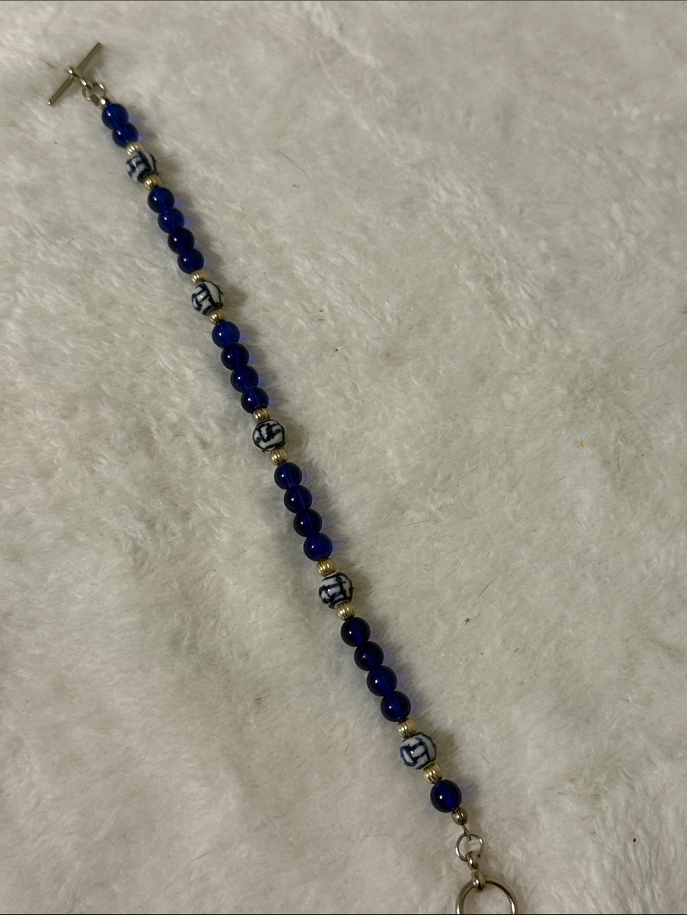 Source Unknown Blue Beaded Bracelet Keychain with Gold Accents